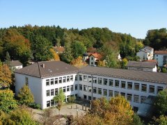 Grossansicht in neuem Fenster: Grund- und Mittelschule Kirchseeon - Schulhaus Eglharting